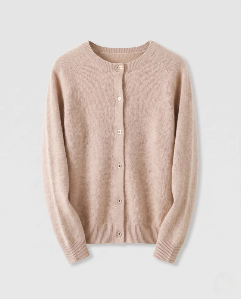 Damen Eleganter Kurzknopf-Cardigan aus flauschigem Feinstrick mit Perlmuttknöpfen Nord Taschen