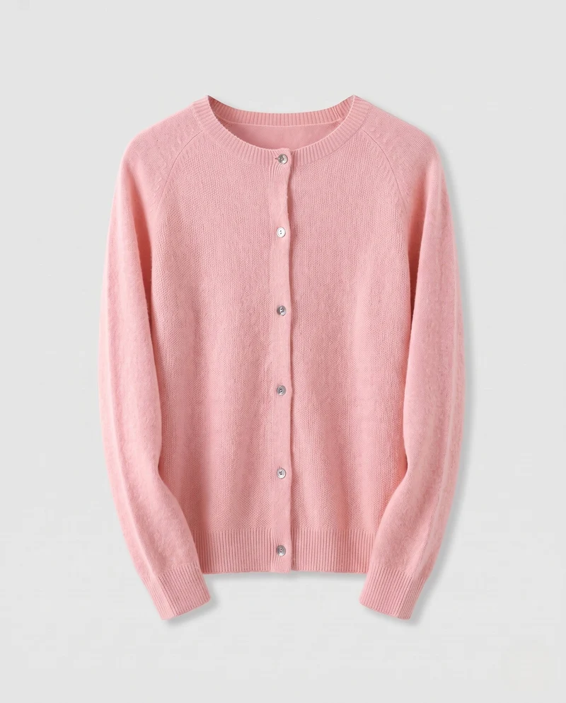 Damen Eleganter Kurzknopf-Cardigan aus flauschigem Feinstrick mit Perlmuttknöpfen Nord Taschen