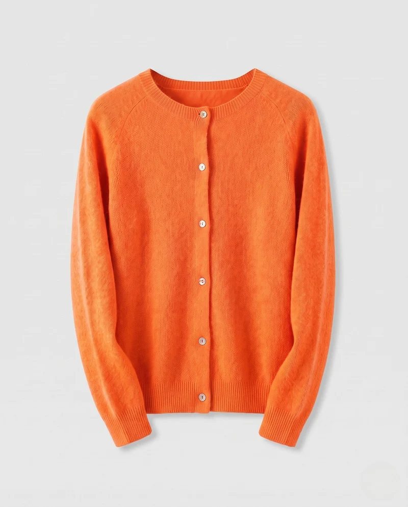 Damen Eleganter Kurzknopf-Cardigan aus flauschigem Feinstrick mit Perlmuttknöpfen Nord Taschen