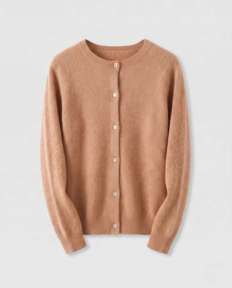 Damen Eleganter Kurzknopf-Cardigan aus flauschigem Feinstrick mit Perlmuttknöpfen Nord Taschen