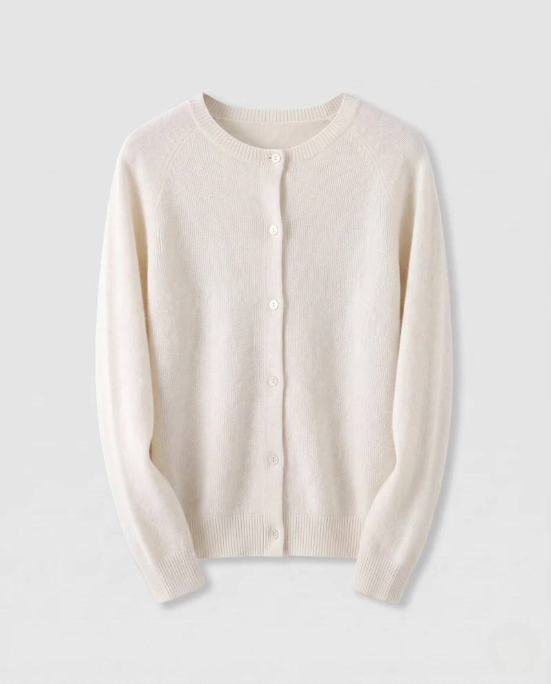 Damen Eleganter Kurzknopf-Cardigan aus flauschigem Feinstrick mit Perlmuttknöpfen Nord Taschen