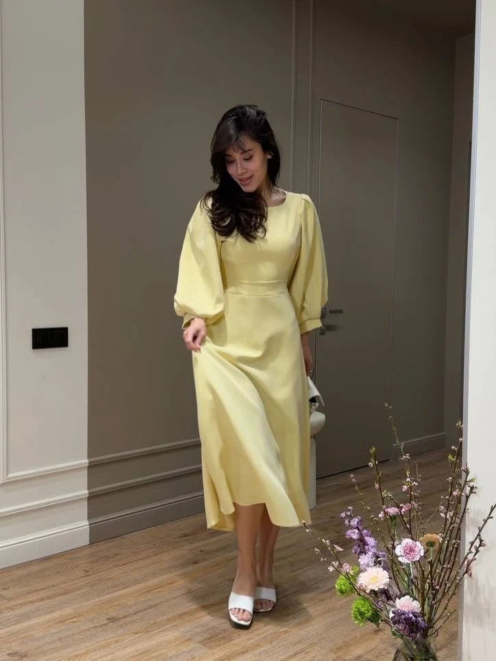 Damen Midikleid mit offenem Rückenausschnitt, voluminösen Puffärmeln und Bindegürtel Nord Taschen