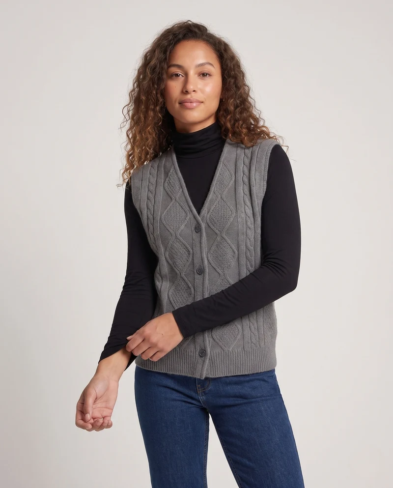Damen Boxy‑Strickweste mit Diamantstruktur, V‑Ausschnitt und Holzknöpfen Nord Taschen