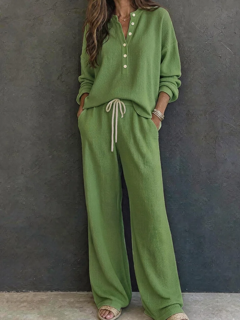 Damen Waffelstrick-Loungewear-Set mit Henley-Oberteil, Kordelbund und weiter Palazzo-Hose Nord Taschen