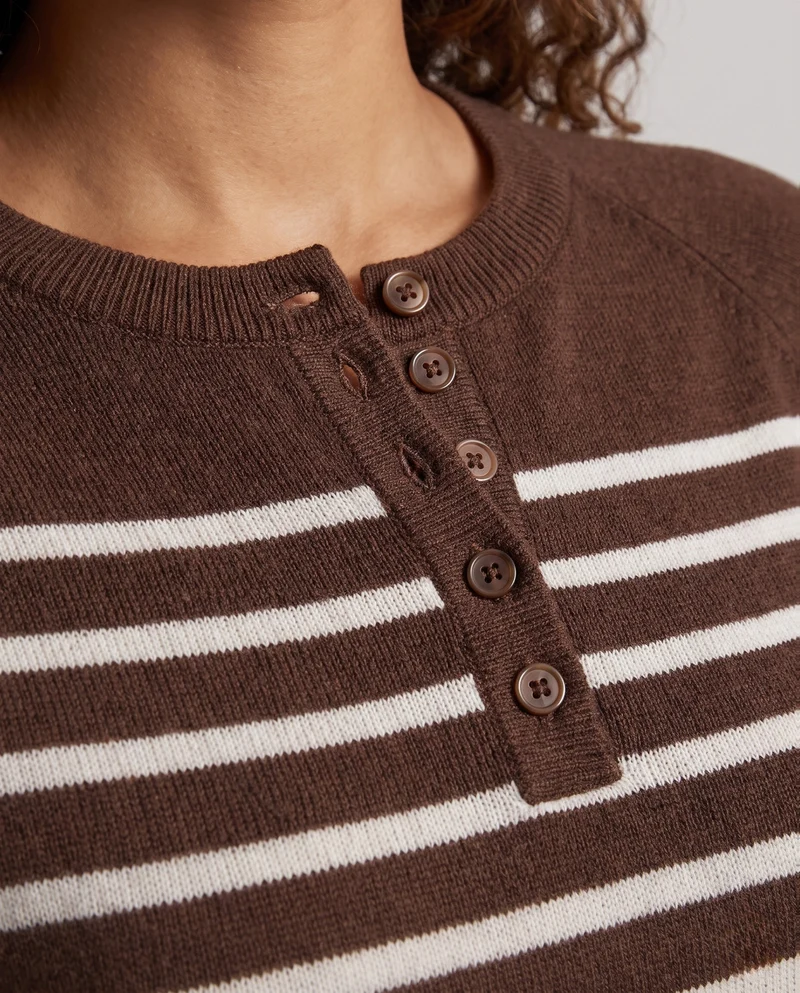 Damen Gestreifter Feinstrickpullover mit Zierknopfleiste und Raglanärmeln Nord Taschen