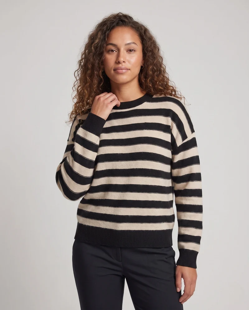Damen Gestreifter Feinstrickpullover mit Rundhalsausschnitt und lässiger Passform Nord Taschen