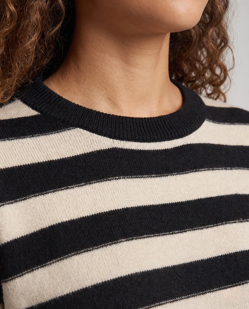 Damen Gestreifter Feinstrickpullover mit Rundhalsausschnitt und lässiger Passform Nord Taschen