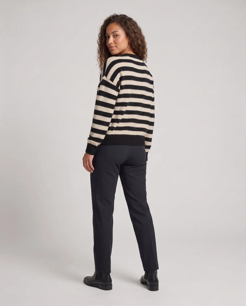 Damen Gestreifter Feinstrickpullover mit Rundhalsausschnitt und lässiger Passform Nord Taschen