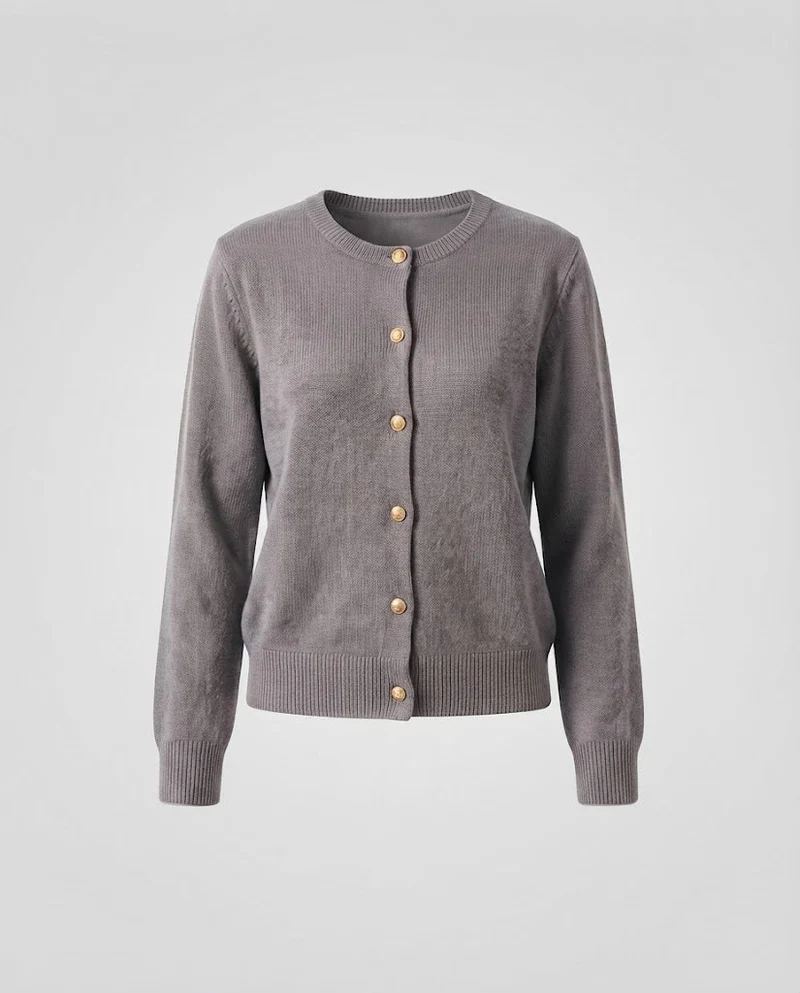 Damen Boxy-Knopfcardigan aus feinem Strick mit goldschimmernden Schmuckknöpfen und gerippten Abschlüssen Nord Taschen