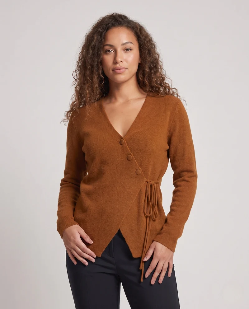 Damen Asymmetrische Wickel‑Strickjacke mit V‑Ausschnitt und seitlicher Kordelbindung Nord Taschen