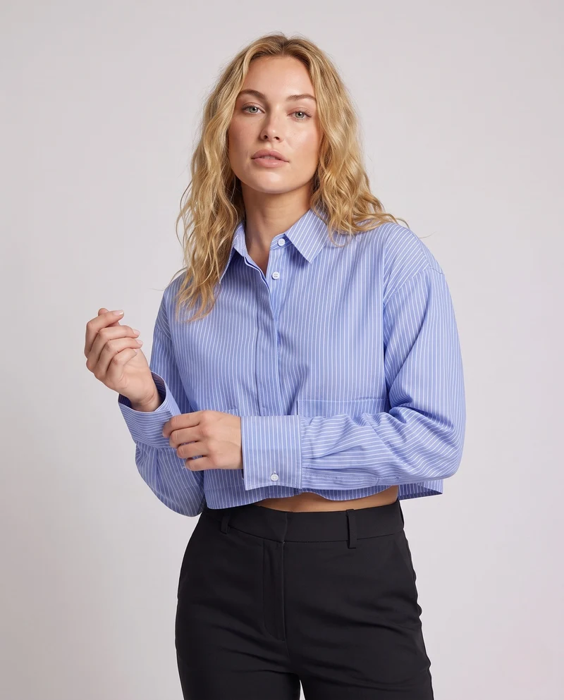 Damen Cropped Oversize‑Hemdbluse mit verdeckter Knopfleiste und großen Fronttaschen Nord Taschen