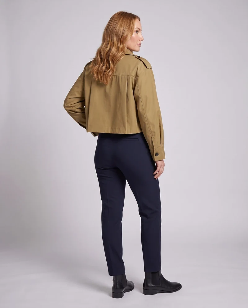 Damen Kurz geschnittene Boxy‑Blousonjacke mit Hemdkragen und Schulterklappen Nord Taschen