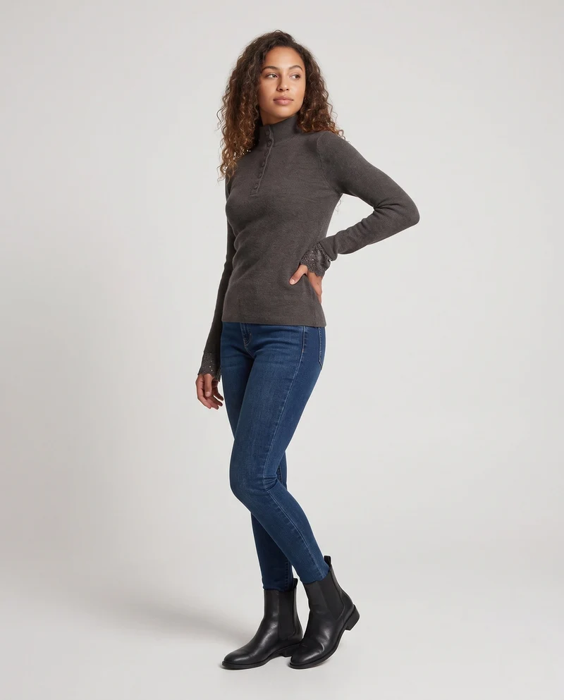 Damen Feiner Stehkragenpullover mit dekorativer Knopfleiste und Spitzenmanschetten Nord Taschen