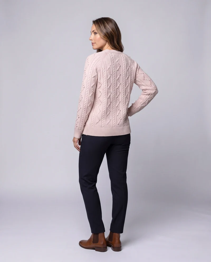 Damen Flauschiger Strickcardigan mit diamantförmiger Zopfstruktur und Perlmuttknöpfen Nord Taschen