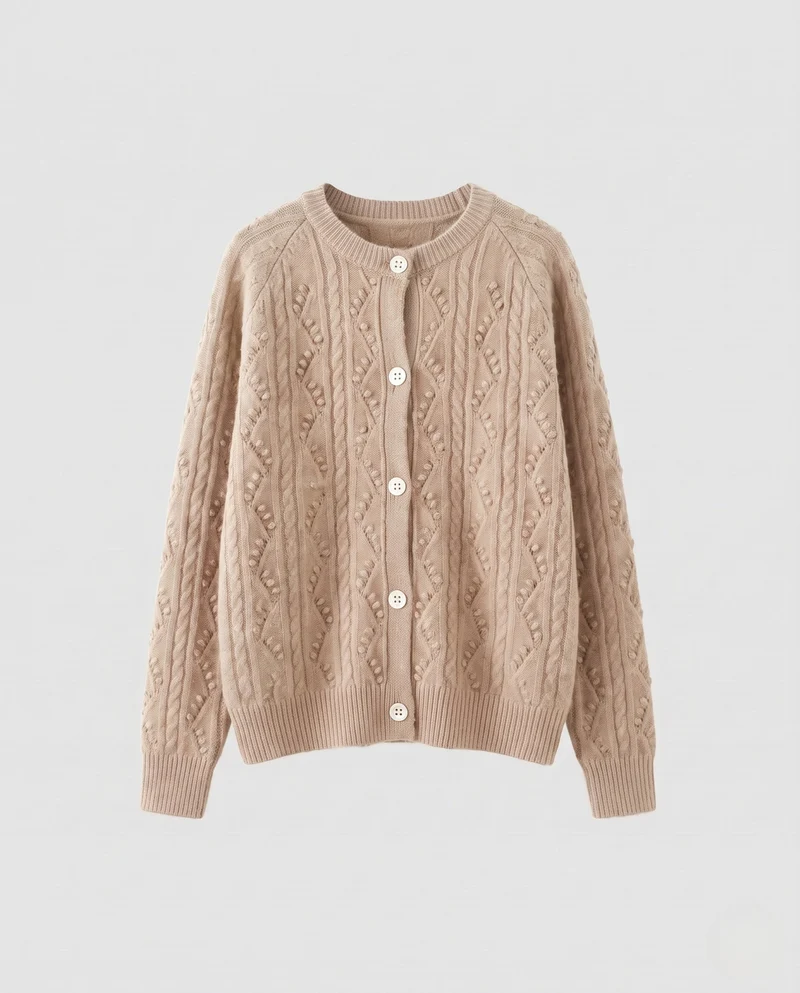Damen Flauschiger Strickcardigan mit diamantförmiger Zopfstruktur und Perlmuttknöpfen Nord Taschen