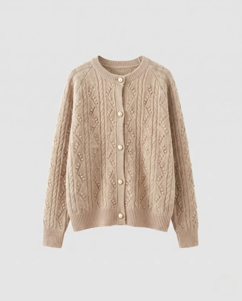 Damen Flauschiger Strickcardigan mit diamantförmiger Zopfstruktur und Perlmuttknöpfen Nord Taschen