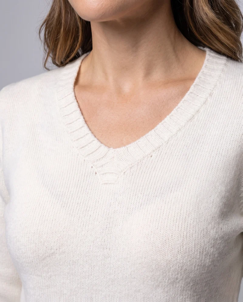 Damen Flauschiger V‑Ausschnitt-Pullover im Kaschmir‑Look mit feiner Rippstruktur Nord Taschen