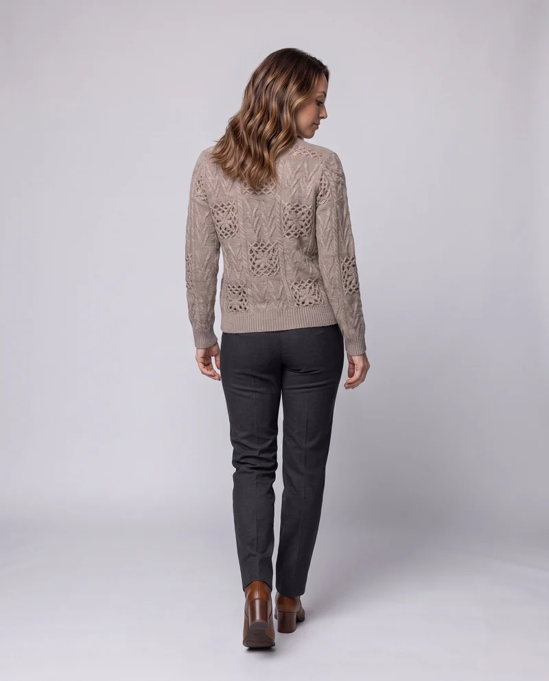 Damen Flauschiger Strukturstrick-Pullover mit Zopfmuster und Ajourblüten-Paneelen Nord Taschen