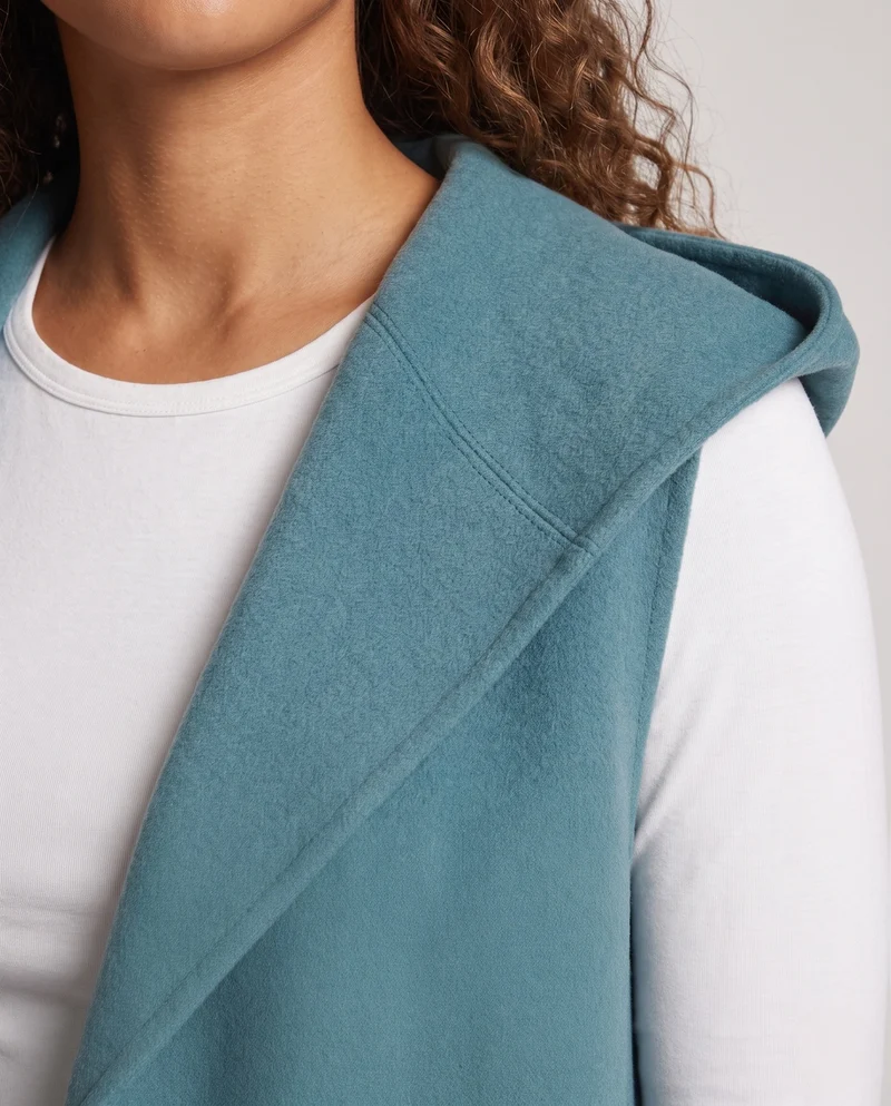 Damen Ärmellose Longweste mit Kapuze, weicher Wollmix und aufgesetzten Taschen Nord Taschen