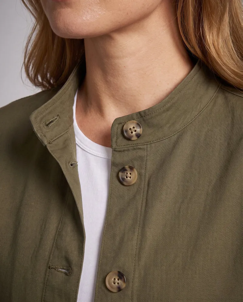 Damen Kurze Boxy-Jeansjacke mit Rundhals und aufgesetzten Taschen Nord Taschen