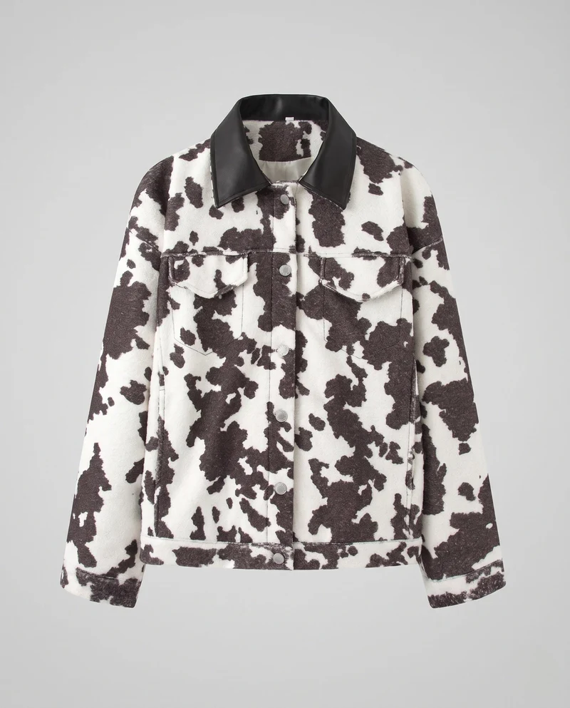 Damen Kurze Trucker-Jacke im Bouclé-Cowprint mit Kunstlederkragen Nord Taschen