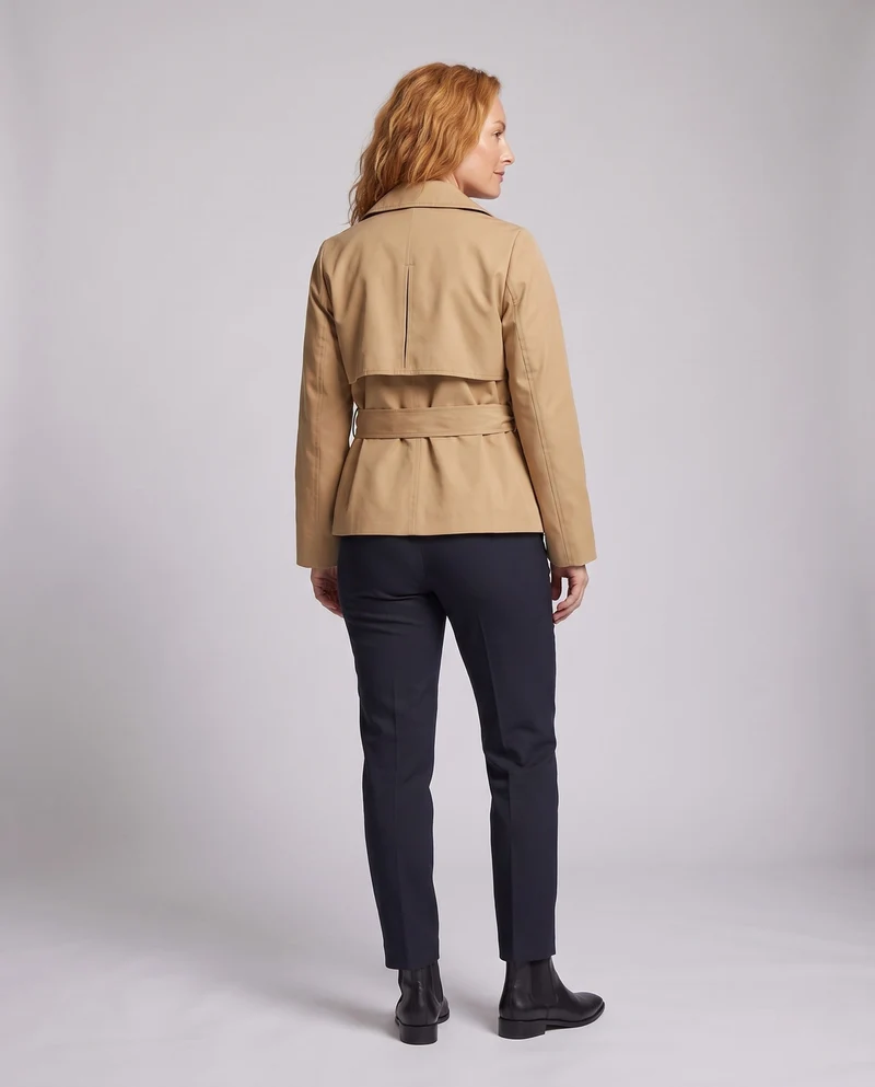 Damen Kurzer doppeltreihiger Trenchcoat mit Taillengürtel und weitem Cape‑Ärmel Nord Taschen