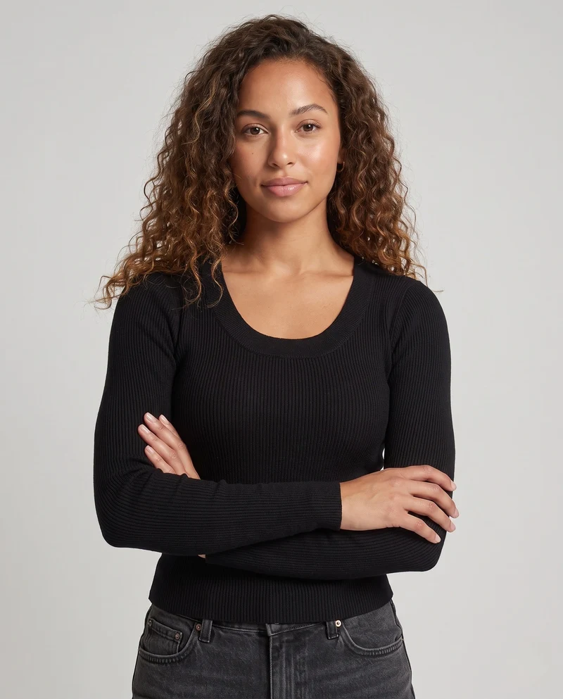 Damen Feiner Rippstrick-Longsleeve mit breitem Rundhalsausschnitt und taillierter Silhouette Nord Taschen
