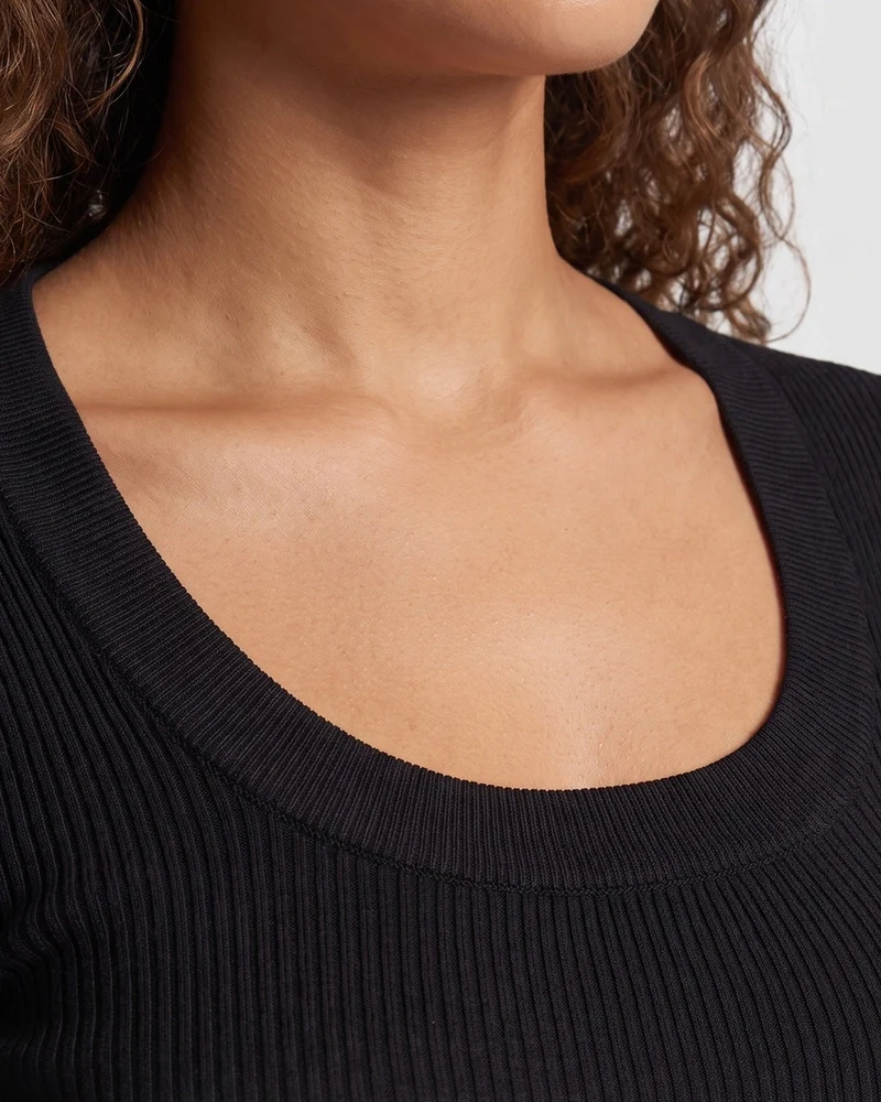 Damen Feiner Rippstrick-Longsleeve mit breitem Rundhalsausschnitt und taillierter Silhouette Nord Taschen