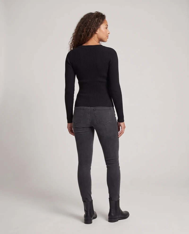 Damen Feiner Rippstrick-Longsleeve mit breitem Rundhalsausschnitt und taillierter Silhouette Nord Taschen