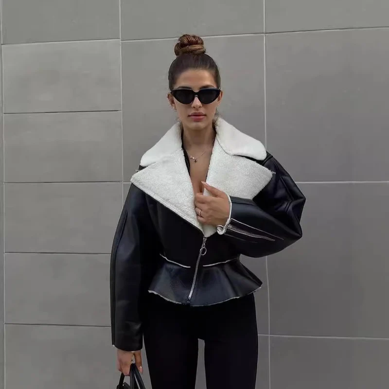 Damen Kurze Lammfellimitat-Bikerjacke mit Oversize-Kragen und asymmetrischem Reißverschluss Nord Taschen