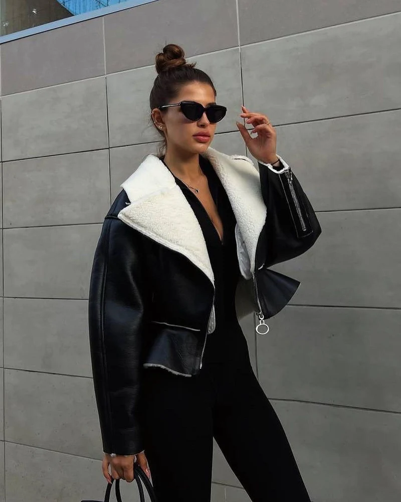 Damen Kurze Lammfellimitat-Bikerjacke mit Oversize-Kragen und asymmetrischem Reißverschluss Nord Taschen