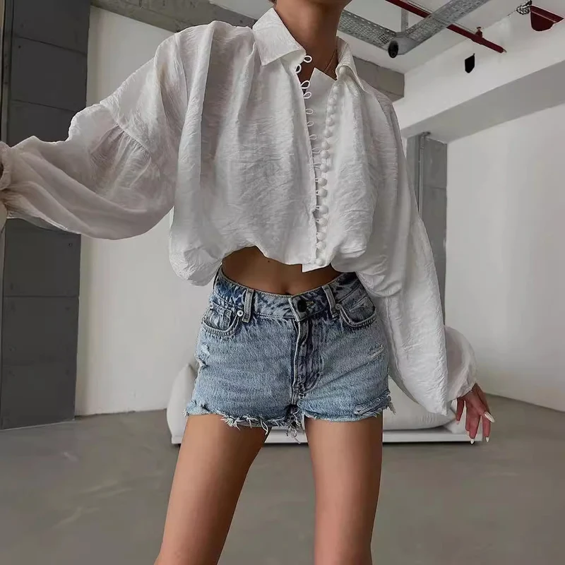 Damen Kurze Bluse mit Ballonärmeln, Zier-Knopfleiste und leichter Struktur Nord Taschen