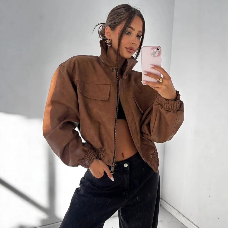 Damen Kurz geschnittene Kunstlederjacke mit aufgesetzten Brusttaschen Nord Taschen