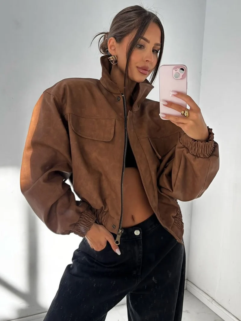 Damen Kurz geschnittene Kunstlederjacke mit aufgesetzten Brusttaschen Nord Taschen