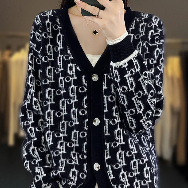 Damen Gemusterter Jacquard-Strickcardigan mit V-Ausschnitt und Perlmuttknöpfen Nord Taschen