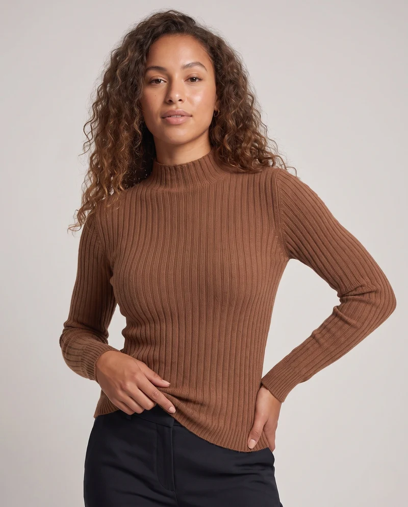 Damen Feinstrick Rippenpullover mit Rollkragen und figurnahem Schnitt Nord Taschen