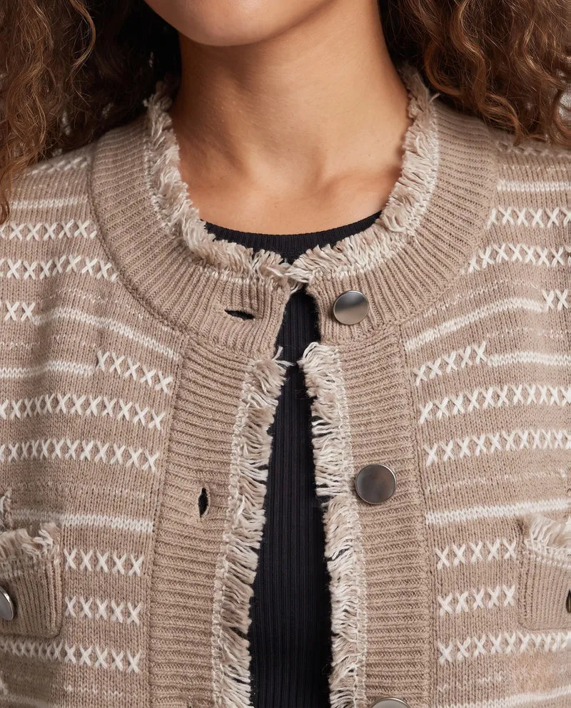 Damen Ärmellose Jacquard-Strickweste mit Knopfleiste, Fransen und aufgesetzten Taschen Nord Taschen