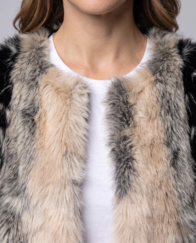 Damen Kurzer Kunstfell-Blouson mit kontrastierenden Fellstreifen und Rundhalsausschnitt Nord Taschen