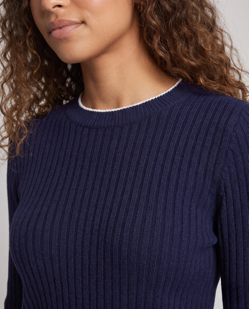 Damen Feiner Rippenstrick-Pullover mit kontrastierter Kantenverzierung und legerer Silhouette Nord Taschen