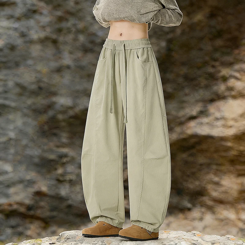 Damen Oversize Cargo-Hose aus Baumwollmix mit hohem Elastikbund und Beinbündchen Nord Taschen
