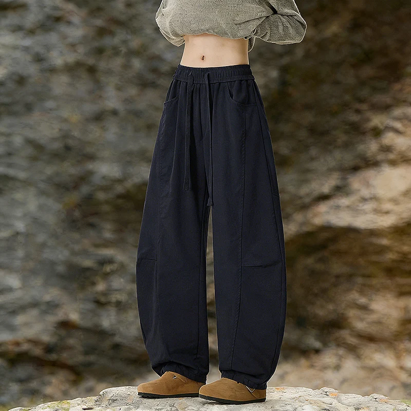 Damen Oversize Cargo-Hose aus Baumwollmix mit hohem Elastikbund und Beinbündchen Nord Taschen
