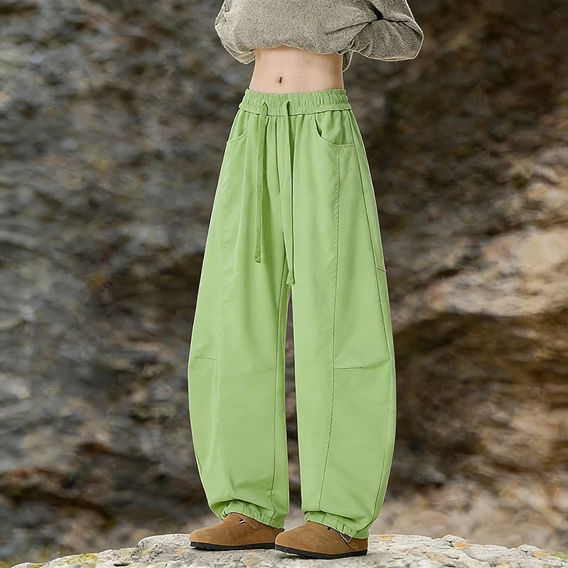 Damen Oversize Cargo-Hose aus Baumwollmix mit hohem Elastikbund und Beinbündchen Nord Taschen