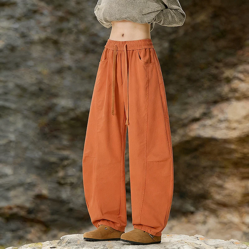 Damen Oversize Cargo-Hose aus Baumwollmix mit hohem Elastikbund und Beinbündchen Nord Taschen