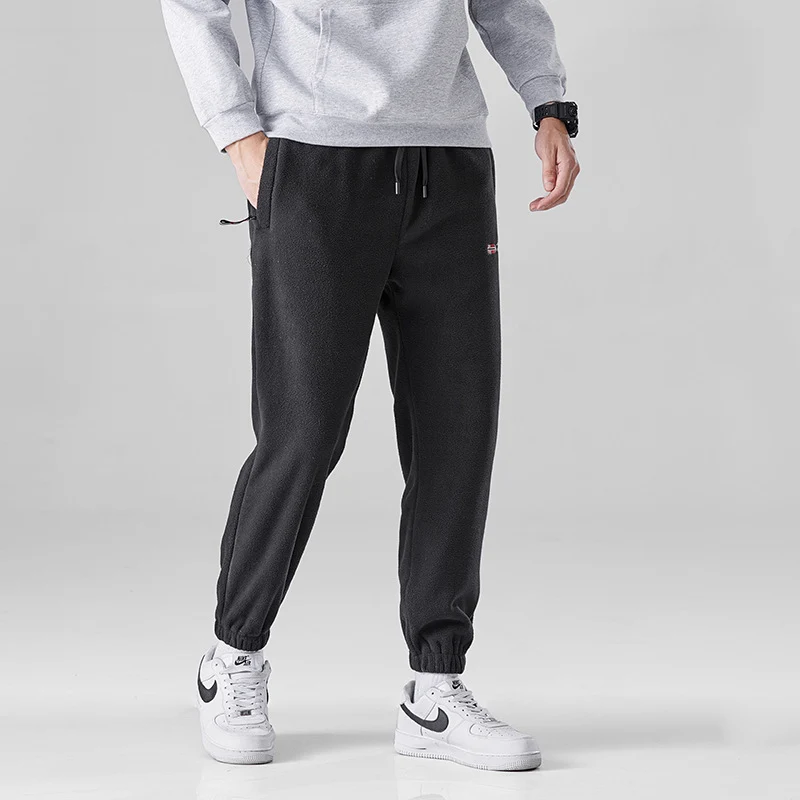 Damen Bequeme Thermo-Fleece-Jogginghose mit Gummibund und Reißverschlusstaschen Nord Taschen