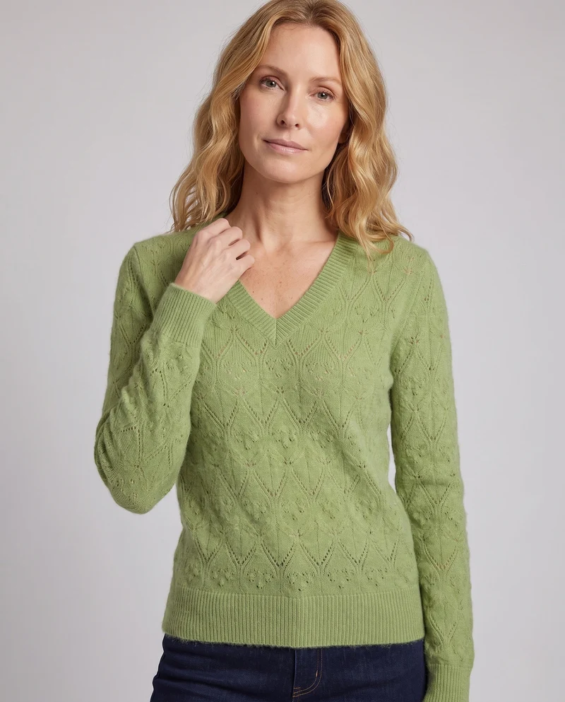 Damen Feinstrickpullover mit V‑Ausschnitt, Ajourmuster und flauschiger Mohair-Optik Nord Taschen