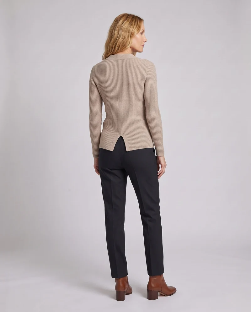 Damen Feinstrickpullover mit V‑Ausschnitt, gedrehtem Drapé und feiner Rippenstruktur Nord Taschen