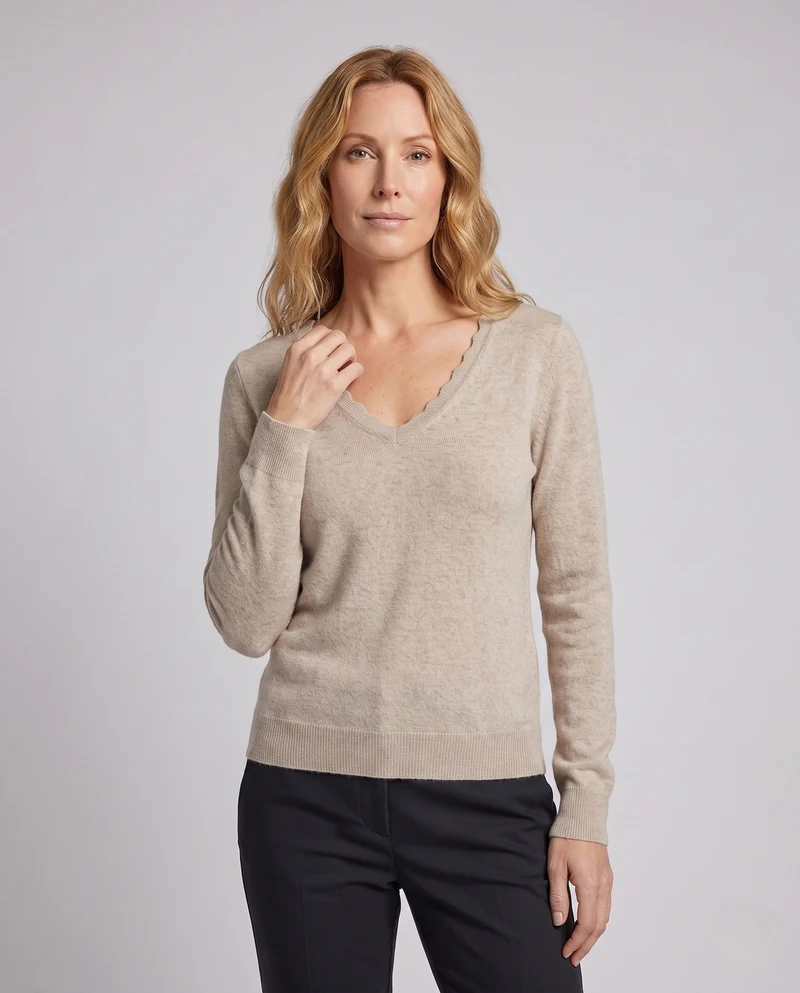 Damen Feinstrickpullover mit V‑Ausschnitt und gezackter Kantenverzierung Nord Taschen