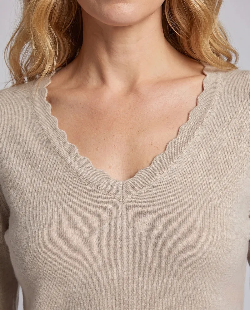 Damen Feinstrickpullover mit V‑Ausschnitt und gezackter Kantenverzierung Nord Taschen
