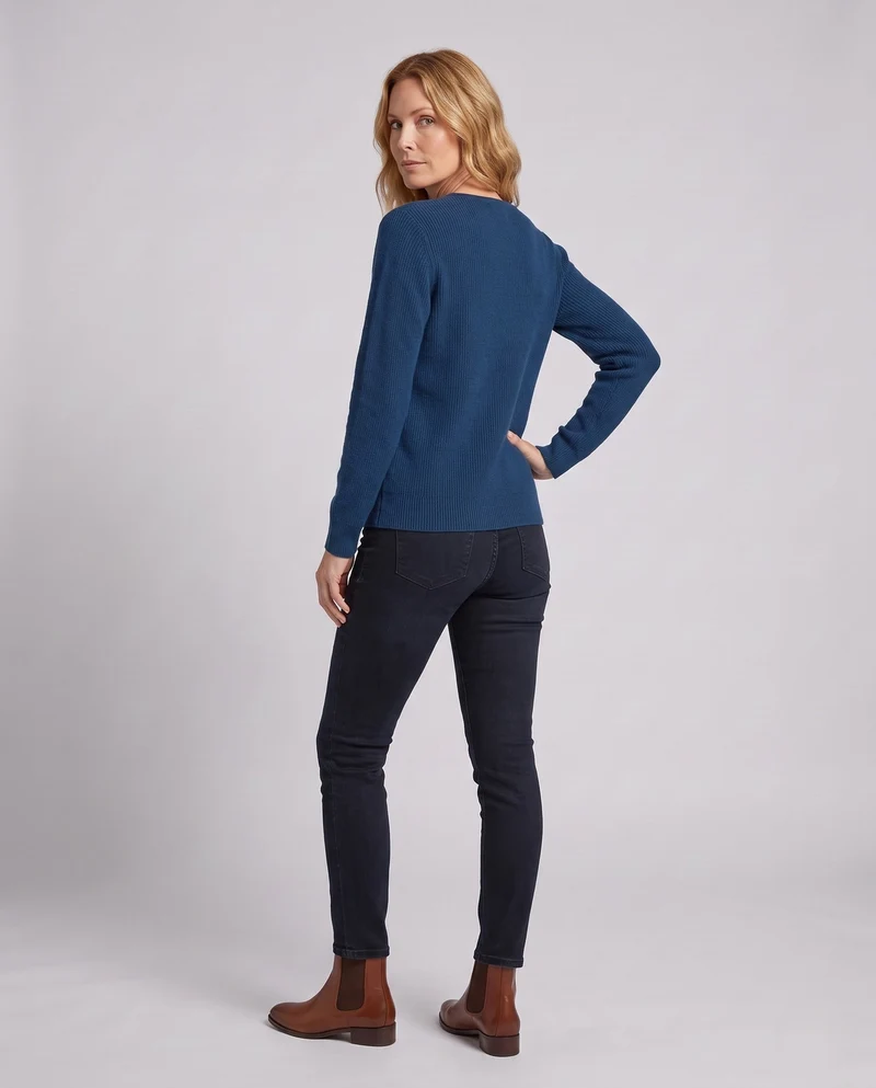 Damen Feinstrickpullover mit V-Ausschnitt und dekorativer Knopfleiste, kaschmirähnliche Weichheit Nord Taschen