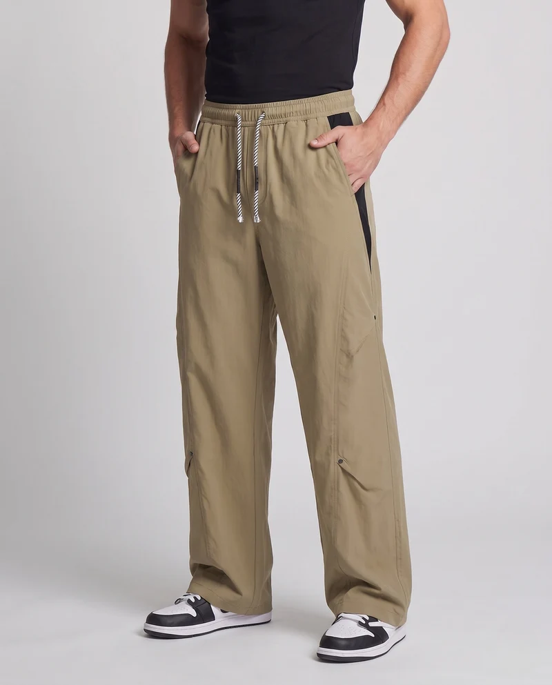 Herren Weite Utility-Cargo-Hose mit Tunnelzugbund, Kontrastseiten & Beinklappentaschen Nord Taschen